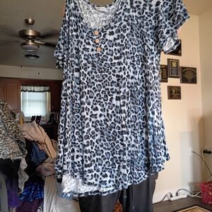 LARA Blue and Black Leopard Print Short Sleeve Tunic with Button Accents Cold Sh